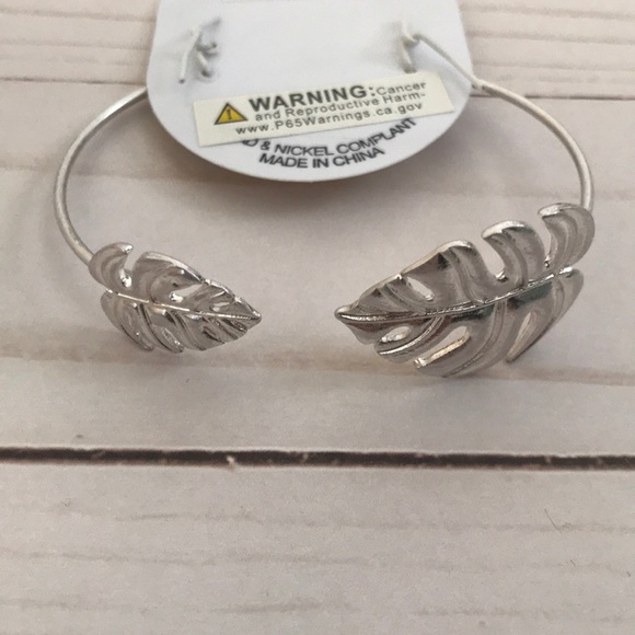 ⭐️NEW⭐️. Leaf Bracelet Cuff - Picture 6 of 6